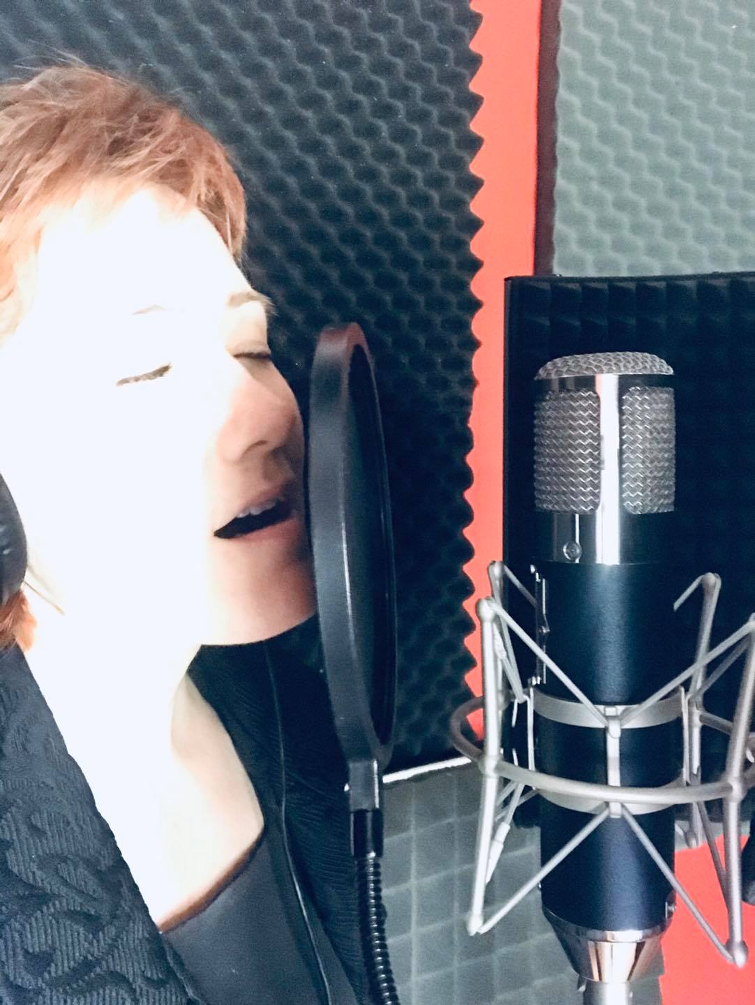 107562337_3485762104802587_839529223481023932_o Innessa in the studio